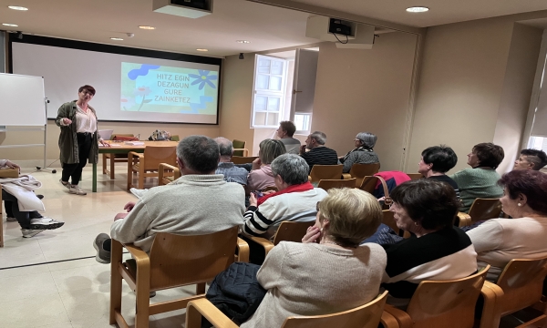 Charla sobre testamentos y herencias